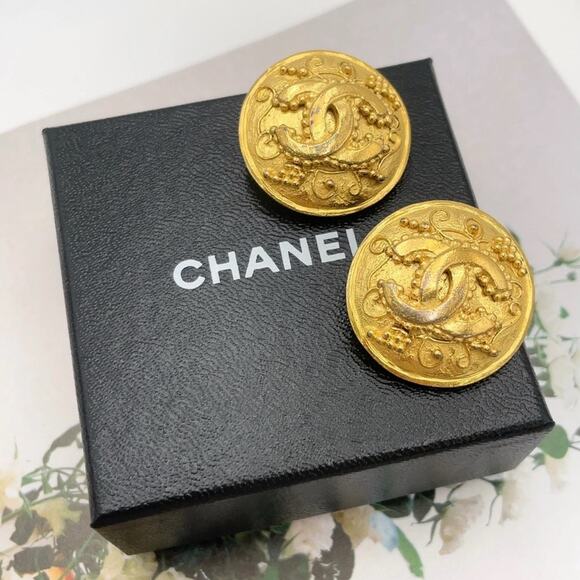 Authentic Chanel Coco Marks 96A GP earrings 22.72g W/Box - Picture 2 of 12